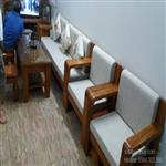 Làm đệm ghế gỗ tiện nghi góp phần gia tăng bầu không khí gia đình thêm ấm cúng